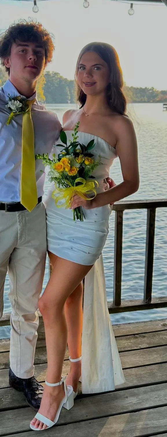 Dillards White Homecoming Dress - Image 4