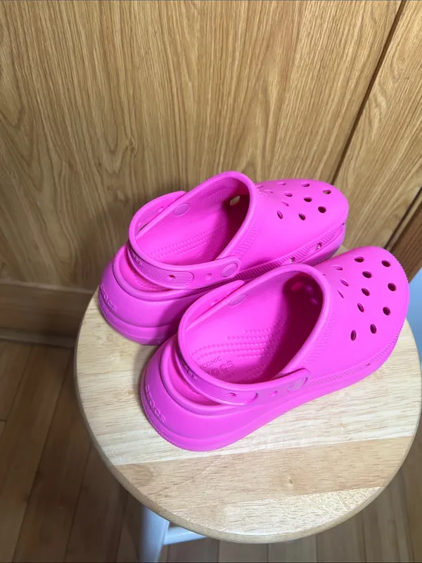 CROCS Kids Classic Clog in Vibrant Hot Pink - Image 6