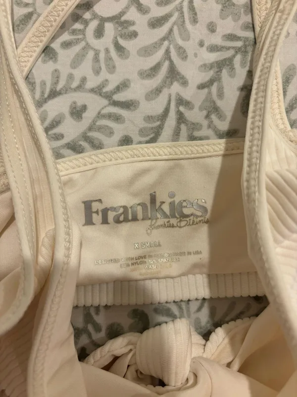 Frankies Bikinis Top - Image 2