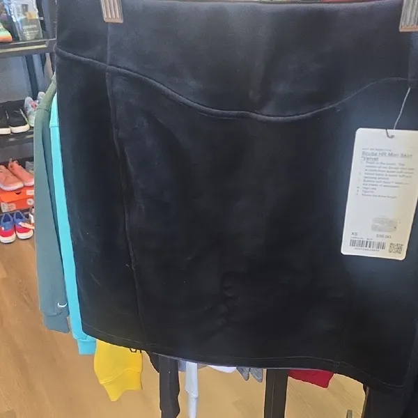 lululemon athletica Sleek Black Mini Skirt - Image 3