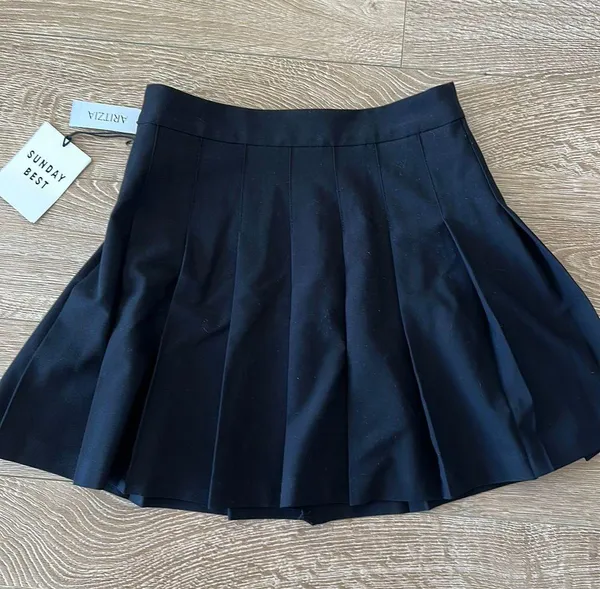 Aritzia Skirt - Image 2
