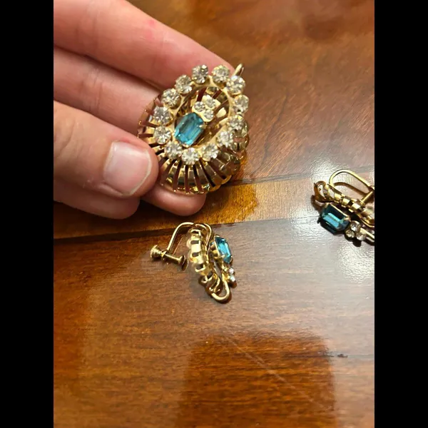 Vintage fashion jewlery pin and earring set no hole clip - Image 3