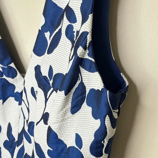 Betsey Johnson Floral Jacquard Dress Size 8 White Blue Metallic Flower‎ Print - Image 4