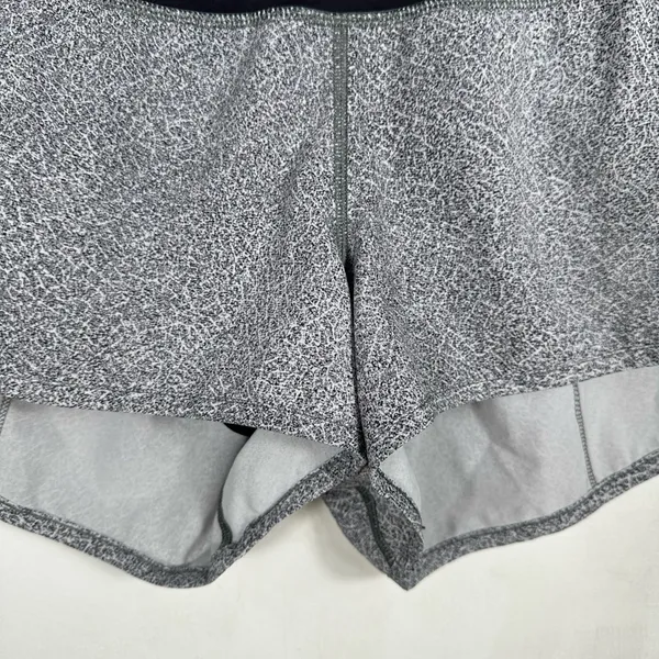 Lululemon Speed Short 2.5” Fractal‎ Alpine White Black Size 6 Running Shorts - Image 6