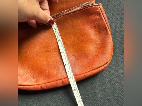 Vintage Fold Over Leather Clutch in Fair Condition - Image 5