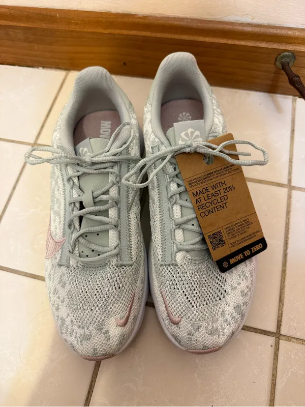 Nike | Move to Zero Light green and pink sneakers size 8.5 - Image 12