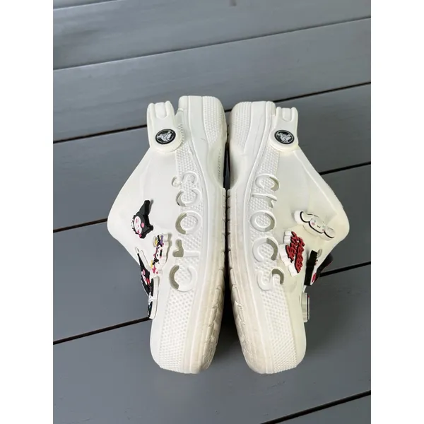 ⁠Crocs Classic Clogs White Women 6 Men 4 Sanrio Hello Kitty Charms⁠ Unisex - Image 5