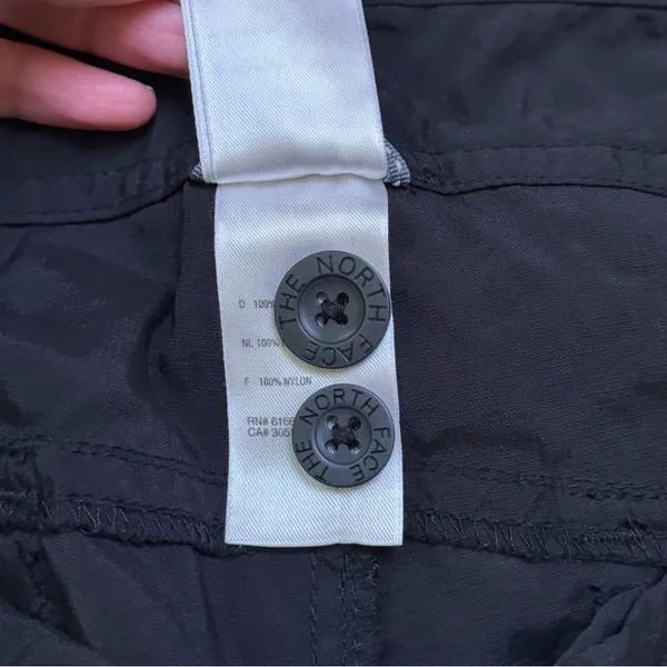 The North Face Women's T150 T550 Cargo Hiking Shorts Outdoor Gorp Black 6 Long - Image 15