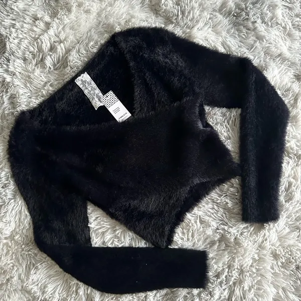 Cropped Black Fuzzy Wrap Style Top Size M - Image 4