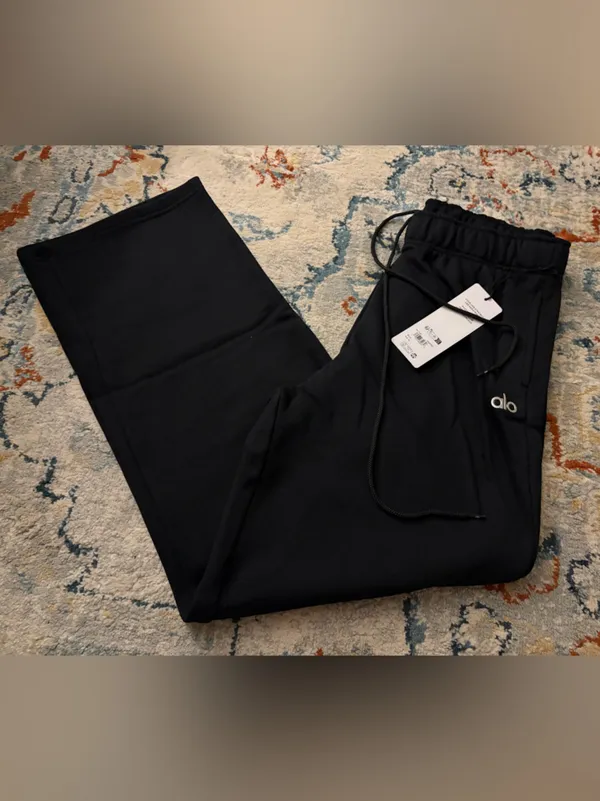NWT Alo Yoga Accolade Hoodie & Sweatpants Matching Set Black - Image 4