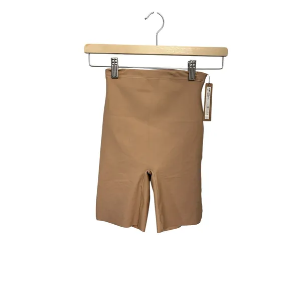 Skims Body zoned mid thigh short clay small New with Tags - Image 3