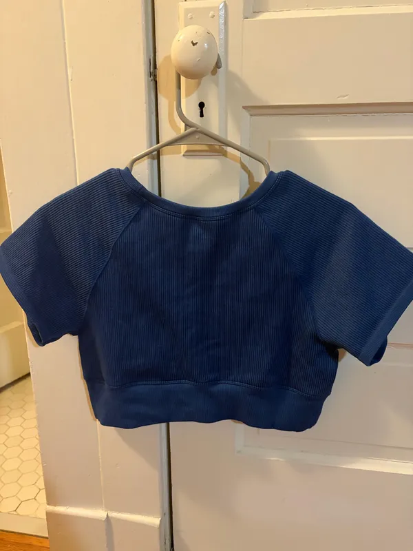 Aerie OFFLINE Cropped T-Shirt in blue - Image 3