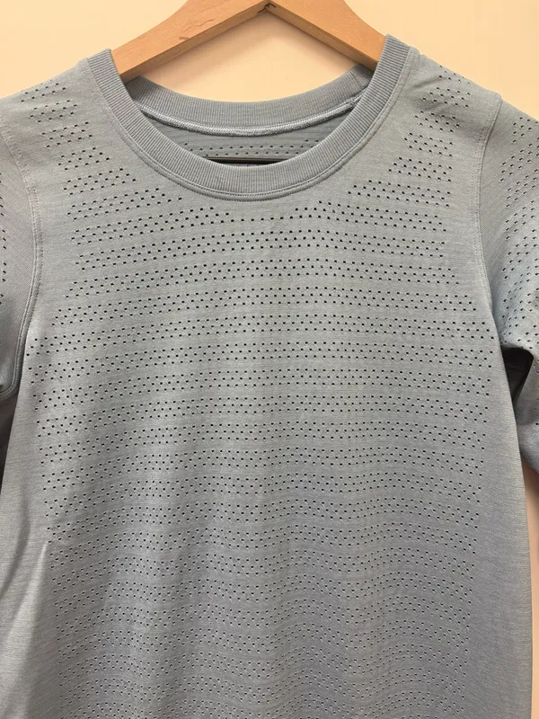 Lululemon Breeze by Long Sleeve Squad color Cascade Blue size 0. - Image 2