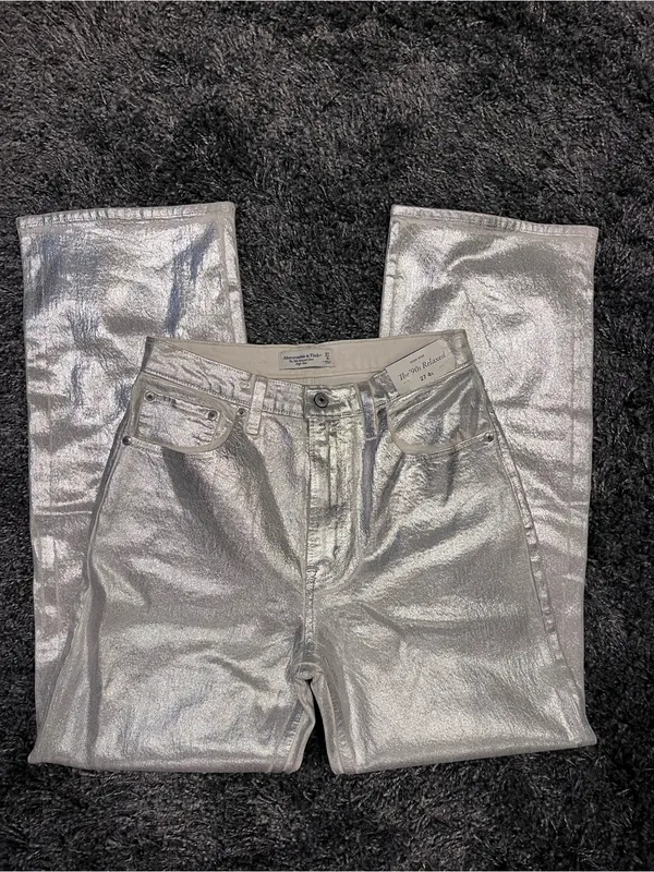 🌸Nwt Abercrombie & Fitch Silver 90’S Relaxed Fit Jeans Size 27/4🌸 - Image 3