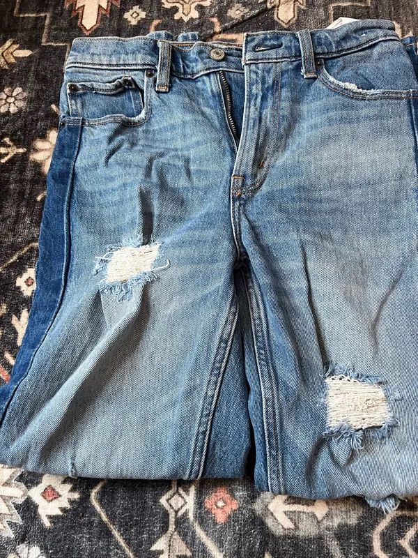 Abercrombie High-Rise Jeans - Image 3