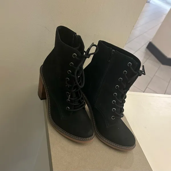 Boots Women’s Black Lace-Up Block Heel Ankle Boots Madden Girl 8M - Image 7