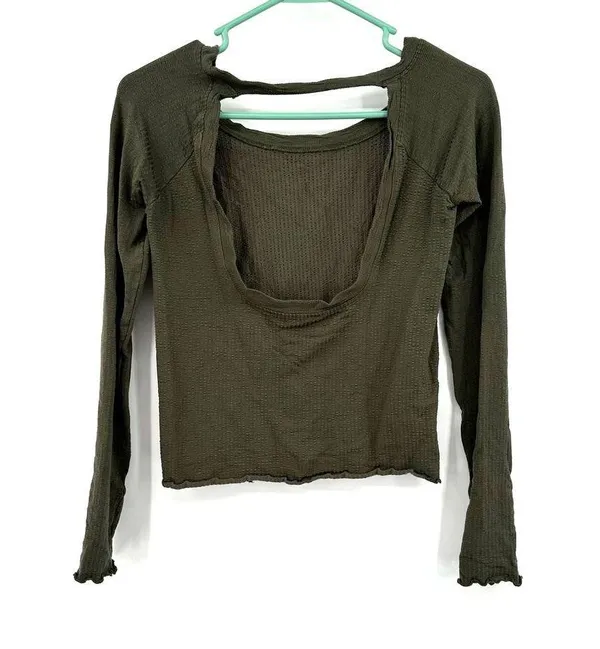 Free People Shirt Size Medium Olive Green Waffle Long Sleeved Crop Top Open Back - Image 2