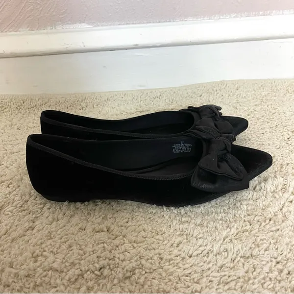 Old Navy Black Velvet Bow Loafers - Image 2