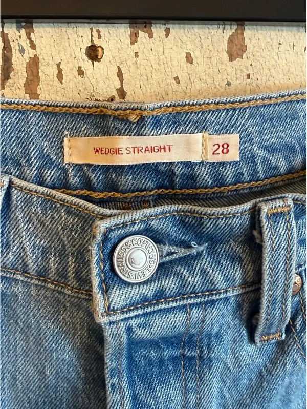 Levi's Wedgie Straight Women's Jeans size 28 - Image 3