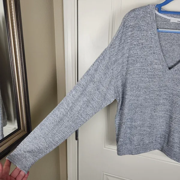 Aritzia Wilfred Free Women's Sweater Gray Long Sleeve Size M Medium - Image 4