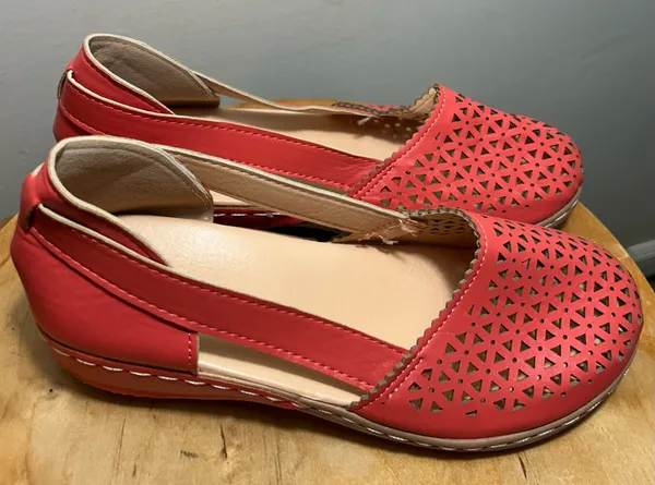 New, women's shoes Unbranded. Size 7.5. $27. - Image 5
