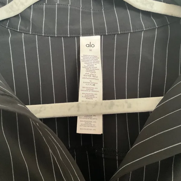 Alo Yoga Pinstripe Daylight Button Down Long Sleeve Black/Titanium M - Image 5