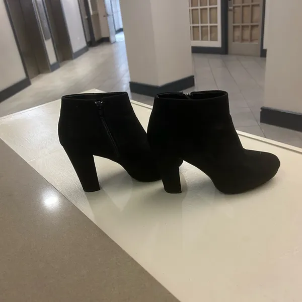 Booties Chic Black Ankle see pictures for size. Cannot read but I think 6 1/2 - Image 9