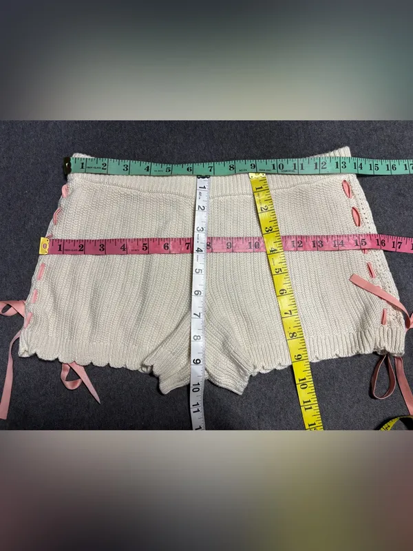🆕 Betsey Johnson Cream Knit Scallop Hem Shorts with Pink Ribbon Size S - Image 3