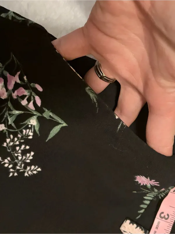Ann Taylor Women's Black Floral High-Waisted Wide-Leg Cropped Pants size 4 - Image 3