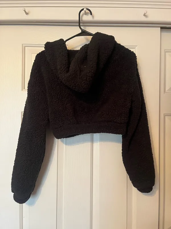 SheIn Black cropped fuzzy jacket - Image 2