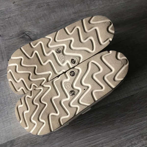 URB sandals . Cream . Size 9/10 Tan - Image 4