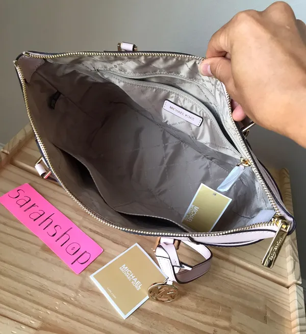 Michael Kors Purse - Image 9