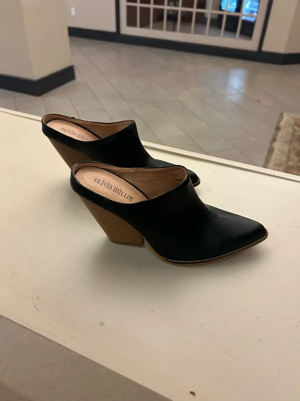 Olivia Miller Black Leather Mule with Tan Stacked Heel 6.5 - Image 3