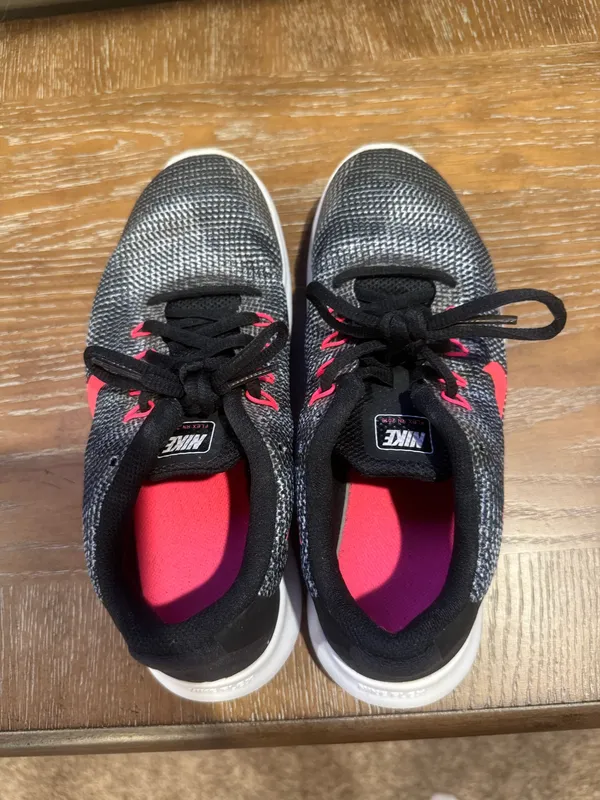 Black and Pink Nike Shoes - Image 3