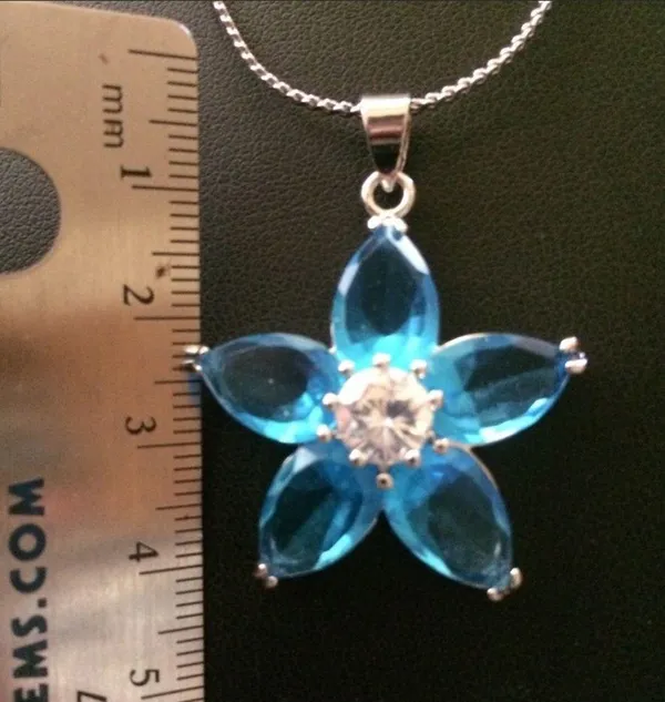 Blue flower 🌸 necklace - Image 2