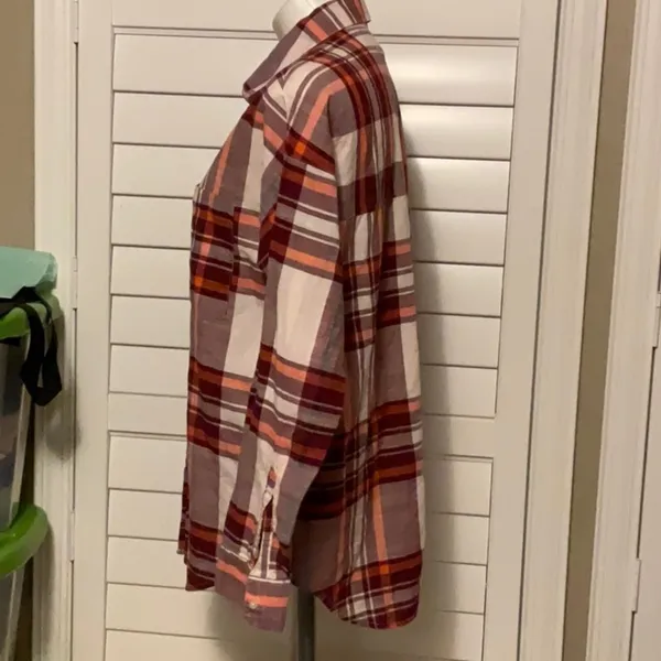 Old Navy Red and White Casual Button Down Shirt - Image 4