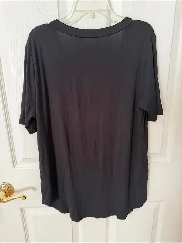 MTS Boutique, bamboo, oversized Black V-Neck Pocket T-Shirt small - Image 4