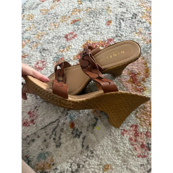 Nine‎ & Company Cognac Brown Leather Chain Strap Wedge Sandals 8.5M - Image 3