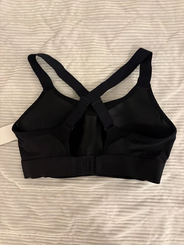 Black sports bra - Image 2