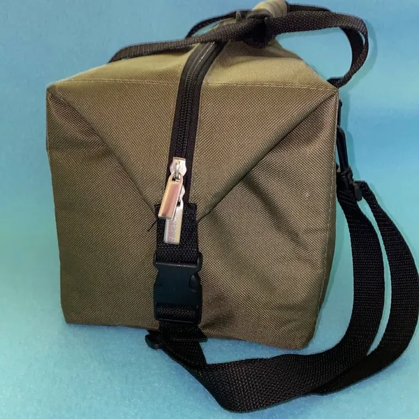 MACY’S insulated tote lunch bag olive green adjustable removable shoulder strap - Image 3