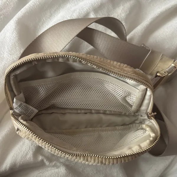 Lululemon Bone and Gold Belt Bag - Image 4