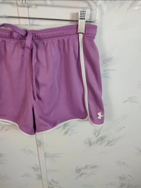 Under Armour Heatgear Purple Shorts M - Image 3