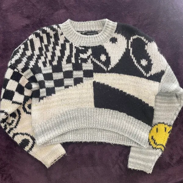 Urban Outfitters Sweater - Image 3
