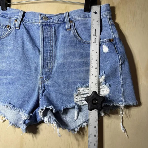 Levi’s 501 Women’s Denim Cut Off Shorts W33 Distressed Frayed Hem Blue‎ - Image 6