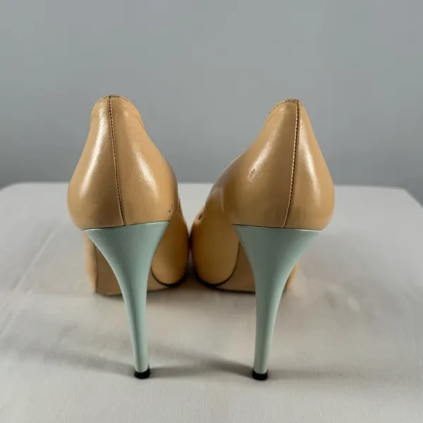 Stuart Weitzman Leather Peep Toe Stiletto‎ Heel Pump in Tan and Blue Size 8.5 - Image 5