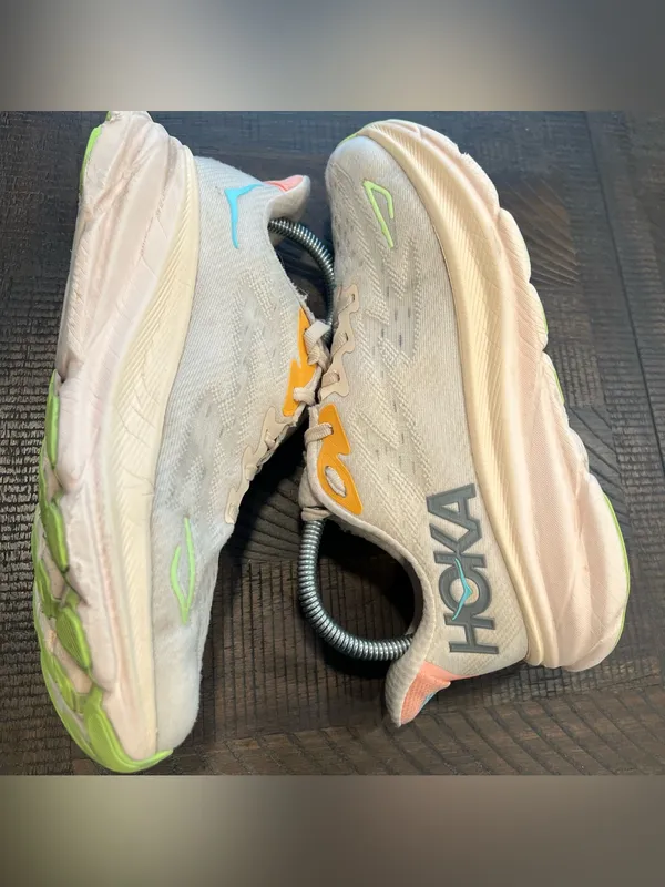 Hoka Clifton 9 Running Shoes Beige 7.5 B Women - Image 6