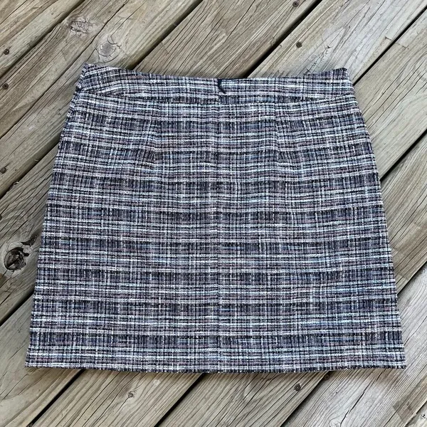 LOFT Classic Tweed Mini Skirt Blue, Pink, Black And White Size 12. NEW - Image 2