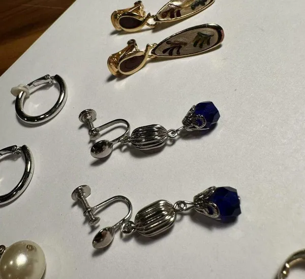 Lot of 5 Clip On Screw On Earrings Gold Tone or Silver Tone Mix - Image 4