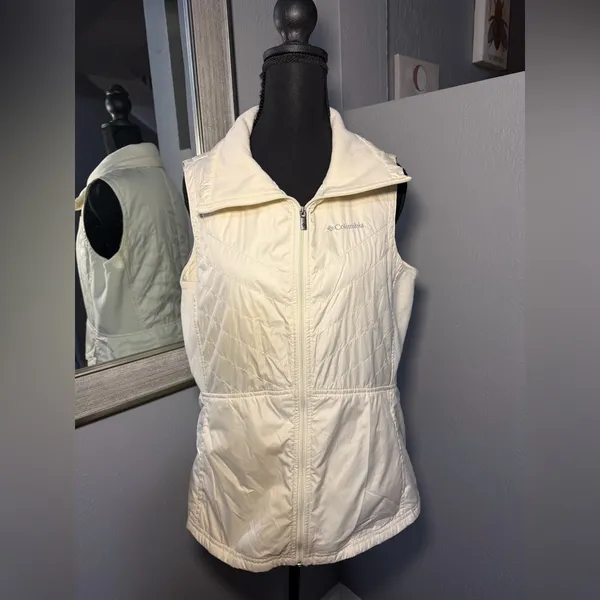 Columbia Women's Mix It Around II Cream Vest Size Medium. - Image 2