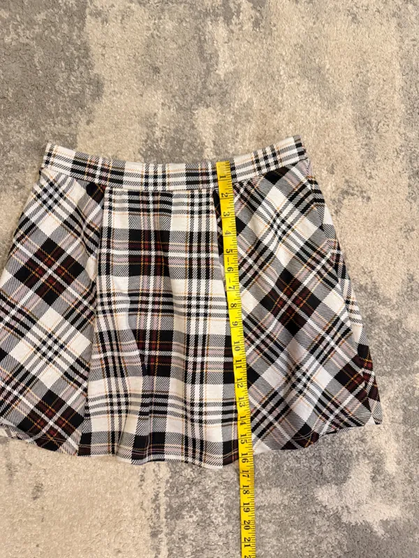 Full Tilt Plaid A-Line Skirt in Cream and Black - Image 5